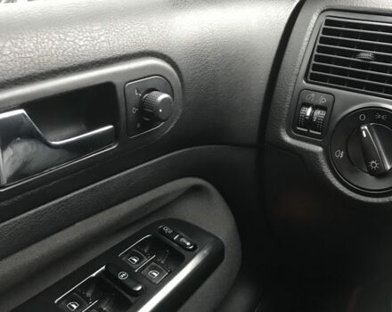 Красный Фольксваген Гольф, объемом двигателя 1.6 л и пробегом 273 тыс. км за 3399 $, фото 15 на Automoto.ua