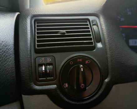 Червоний Фольксваген Гольф, об'ємом двигуна 1.39 л та пробігом 209 тис. км за 3850 $, фото 31 на Automoto.ua