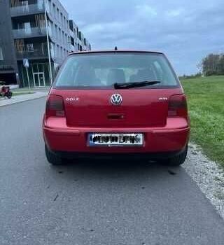Красный Фольксваген Гольф, объемом двигателя 1.8 л и пробегом 233 тыс. км за 1554 $, фото 4 на Automoto.ua