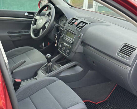 Красный Фольксваген Гольф, объемом двигателя 1.6 л и пробегом 186 тыс. км за 3750 $, фото 10 на Automoto.ua