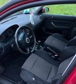 Красный Фольксваген Гольф, объемом двигателя 1.8 л и пробегом 233 тыс. км за 1554 $, фото 2 на Automoto.ua