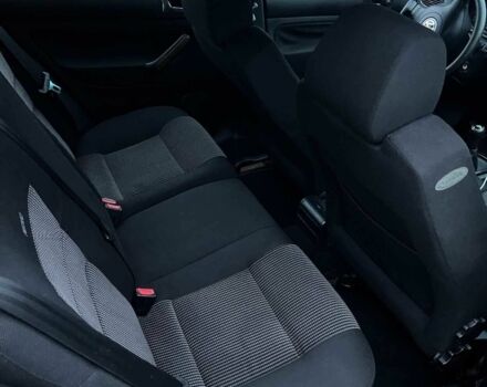 Красный Фольксваген Гольф, объемом двигателя 1.8 л и пробегом 233 тыс. км за 1554 $, фото 8 на Automoto.ua