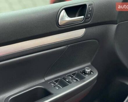 Красный Фольксваген Гольф, объемом двигателя 1.39 л и пробегом 198 тыс. км за 6300 $, фото 8 на Automoto.ua