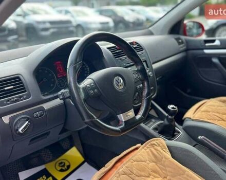 Красный Фольксваген Гольф, объемом двигателя 1.39 л и пробегом 198 тыс. км за 6300 $, фото 9 на Automoto.ua