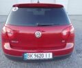 Красный Фольксваген Гольф, объемом двигателя 1.6 л и пробегом 240 тыс. км за 5000 $, фото 2 на Automoto.ua