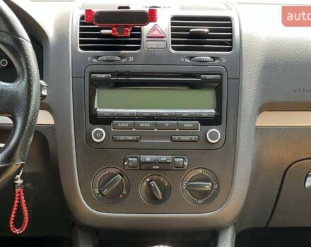 Красный Фольксваген Гольф, объемом двигателя 1.39 л и пробегом 198 тыс. км за 6300 $, фото 19 на Automoto.ua