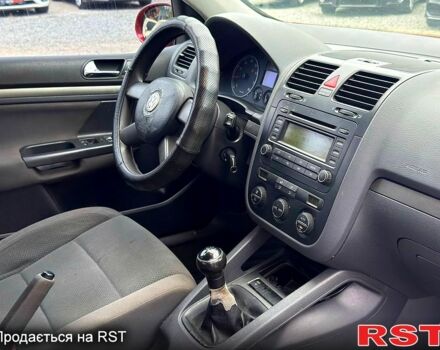 Червоний Фольксваген Гольф, об'ємом двигуна 1.4 л та пробігом 220 тис. км за 4500 $, фото 6 на Automoto.ua