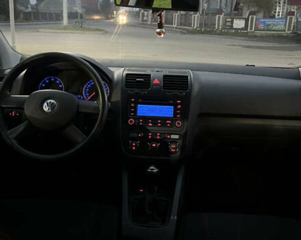 Красный Фольксваген Гольф, объемом двигателя 1.6 л и пробегом 195 тыс. км за 4700 $, фото 12 на Automoto.ua