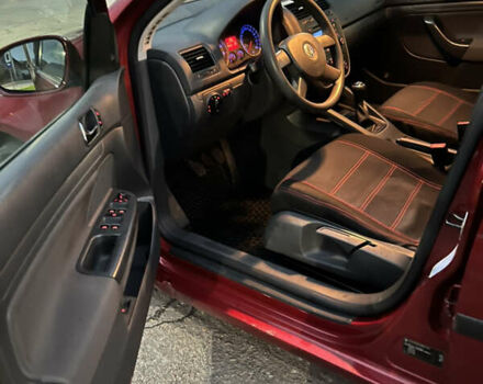 Красный Фольксваген Гольф, объемом двигателя 1.6 л и пробегом 195 тыс. км за 4700 $, фото 6 на Automoto.ua