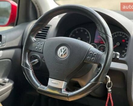 Красный Фольксваген Гольф, объемом двигателя 1.39 л и пробегом 198 тыс. км за 6300 $, фото 14 на Automoto.ua