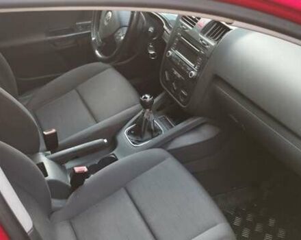 Красный Фольксваген Гольф, объемом двигателя 2 л и пробегом 286 тыс. км за 4200 $, фото 2 на Automoto.ua