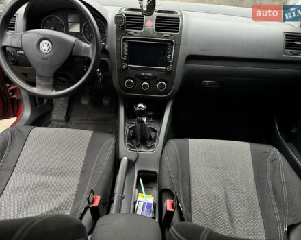 Красный Фольксваген Гольф, объемом двигателя 1.97 л и пробегом 330 тыс. км за 6500 $, фото 7 на Automoto.ua