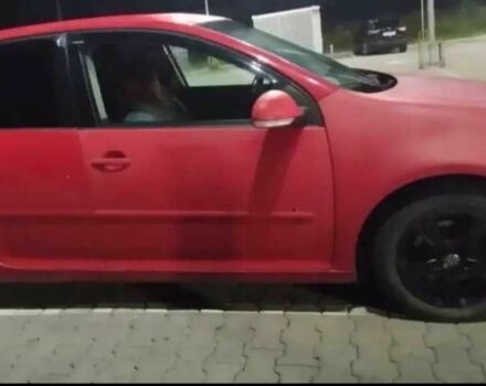 Красный Фольксваген Гольф, объемом двигателя 2 л и пробегом 286 тыс. км за 3950 $, фото 9 на Automoto.ua