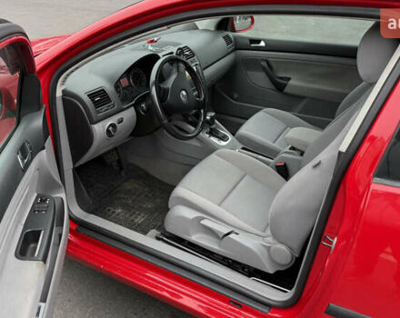 Красный Фольксваген Гольф, объемом двигателя 1.6 л и пробегом 219 тыс. км за 6100 $, фото 7 на Automoto.ua