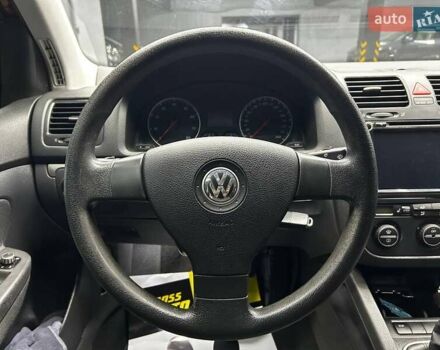 Красный Фольксваген Гольф, объемом двигателя 1.6 л и пробегом 288 тыс. км за 6600 $, фото 12 на Automoto.ua