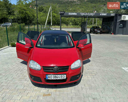 Красный Фольксваген Гольф, объемом двигателя 1.39 л и пробегом 225 тыс. км за 5500 $, фото 3 на Automoto.ua