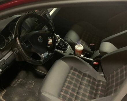 Красный Фольксваген Гольф, объемом двигателя 1.6 л и пробегом 147 тыс. км за 7500 $, фото 5 на Automoto.ua