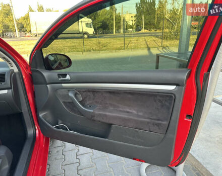 Фольксваген Гольф 2006 в Кропивницком (Кировограде) на Automoto.ua Красный Фольксваген Гольф, объемом двигателя 1.6 л и пробегом 242 тыс. км за 5900 $, фото 5 на Automoto.ua
