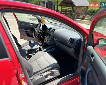 Красный Фольксваген Гольф, объемом двигателя 1.39 л и пробегом 225 тыс. км за 5500 $, фото 6 на Automoto.ua