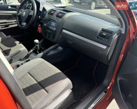 Красный Фольксваген Гольф, объемом двигателя 1.4 л и пробегом 230 тыс. км за 5800 $, фото 3 на Automoto.ua