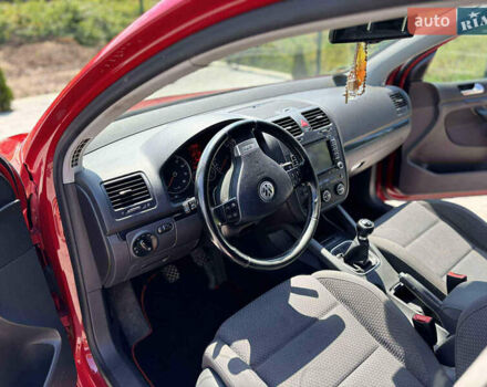 Красный Фольксваген Гольф, объемом двигателя 1.39 л и пробегом 225 тыс. км за 5500 $, фото 8 на Automoto.ua
