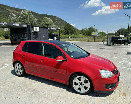 Красный Фольксваген Гольф, объемом двигателя 1.39 л и пробегом 225 тыс. км за 5500 $, фото 1 на Automoto.ua