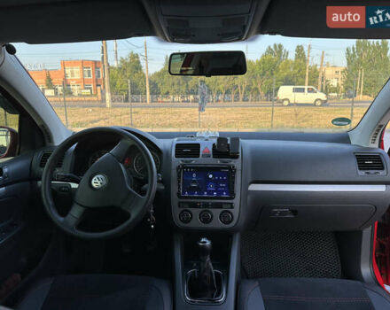 Фольксваген Гольф 2006 в Кропивницком (Кировограде) на Automoto.ua Красный Фольксваген Гольф, объемом двигателя 1.6 л и пробегом 242 тыс. км за 5900 $, фото 9 на Automoto.ua
