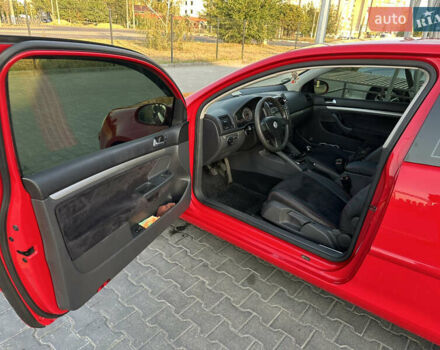 Фольксваген Гольф 2006 в Кропивницком (Кировограде) на Automoto.ua Красный Фольксваген Гольф, объемом двигателя 1.6 л и пробегом 242 тыс. км за 5900 $, фото 12 на Automoto.ua