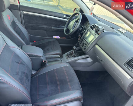 Фольксваген Гольф 2006 в Кропивницком (Кировограде) на Automoto.ua Красный Фольксваген Гольф, объемом двигателя 1.6 л и пробегом 242 тыс. км за 5900 $, фото 6 на Automoto.ua