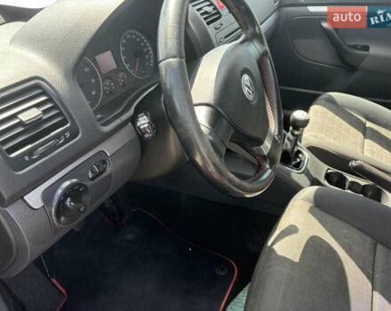 Красный Фольксваген Гольф, объемом двигателя 1.4 л и пробегом 230 тыс. км за 5800 $, фото 12 на Automoto.ua