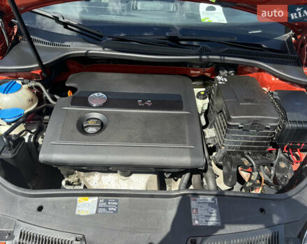 Красный Фольксваген Гольф, объемом двигателя 1.4 л и пробегом 230 тыс. км за 5800 $, фото 15 на Automoto.ua