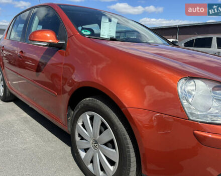 Красный Фольксваген Гольф, объемом двигателя 1.4 л и пробегом 230 тыс. км за 5800 $, фото 2 на Automoto.ua