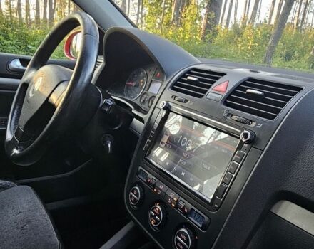 Фольксваген Гольф 2006 у Житомирі на Automoto.ua Червоний Фольксваген Гольф, об'ємом двигуна 2 л та пробігом 337 тис. км за 2757 $, фото 19 на Automoto.ua
