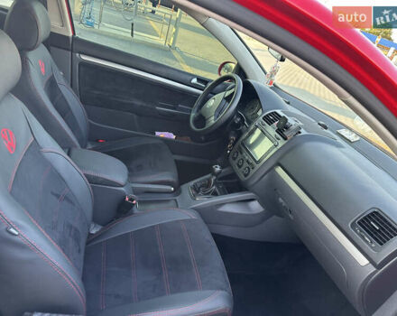 Фольксваген Гольф 2006 в Кропивницком (Кировограде) на Automoto.ua Красный Фольксваген Гольф, объемом двигателя 1.6 л и пробегом 242 тыс. км за 5900 $, фото 7 на Automoto.ua