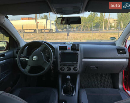 Фольксваген Гольф 2006 в Кропивницком (Кировограде) на Automoto.ua Красный Фольксваген Гольф, объемом двигателя 1.6 л и пробегом 242 тыс. км за 5900 $, фото 8 на Automoto.ua