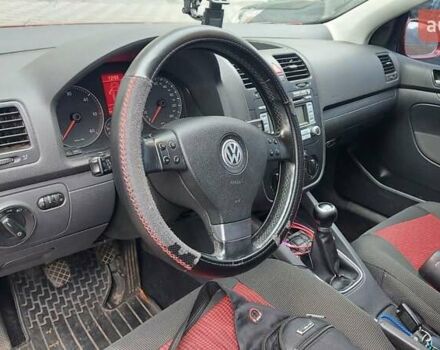 Красный Фольксваген Гольф, объемом двигателя 2 л и пробегом 316 тыс. км за 5000 $, фото 3 на Automoto.ua