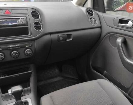 Красный Фольксваген Гольф, объемом двигателя 1.6 л и пробегом 390 тыс. км за 4600 $, фото 3 на Automoto.ua