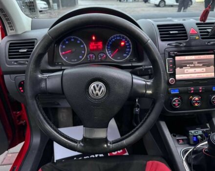 Красный Фольксваген Гольф, объемом двигателя 1.6 л и пробегом 296 тыс. км за 5990 $, фото 15 на Automoto.ua