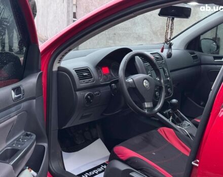 Красный Фольксваген Гольф, объемом двигателя 1.6 л и пробегом 296 тыс. км за 5990 $, фото 7 на Automoto.ua