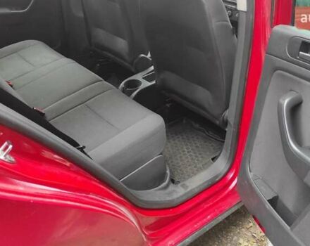 Красный Фольксваген Гольф, объемом двигателя 1.6 л и пробегом 390 тыс. км за 4600 $, фото 1 на Automoto.ua