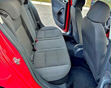 Красный Фольксваген Гольф, объемом двигателя 1.6 л и пробегом 221 тыс. км за 5999 $, фото 10 на Automoto.ua