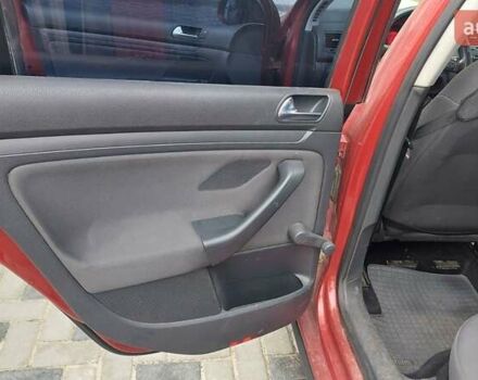 Красный Фольксваген Гольф, объемом двигателя 2 л и пробегом 316 тыс. км за 5000 $, фото 4 на Automoto.ua