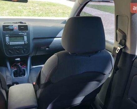 Красный Фольксваген Гольф, объемом двигателя 2 л и пробегом 316 тыс. км за 5000 $, фото 13 на Automoto.ua