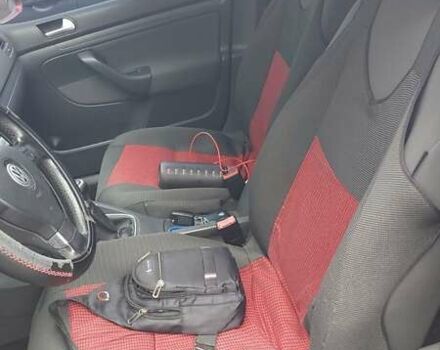 Красный Фольксваген Гольф, объемом двигателя 2 л и пробегом 316 тыс. км за 5000 $, фото 5 на Automoto.ua