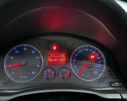 Красный Фольксваген Гольф, объемом двигателя 1.6 л и пробегом 296 тыс. км за 5990 $, фото 14 на Automoto.ua