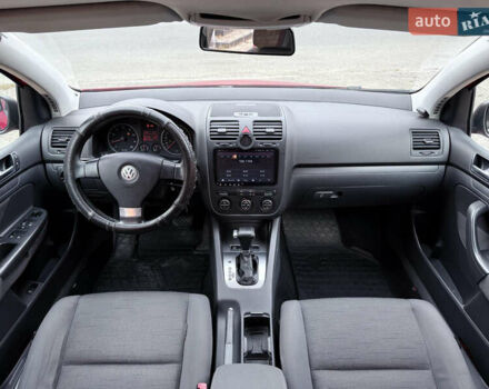 Красный Фольксваген Гольф, объемом двигателя 1.6 л и пробегом 287 тыс. км за 6200 $, фото 4 на Automoto.ua