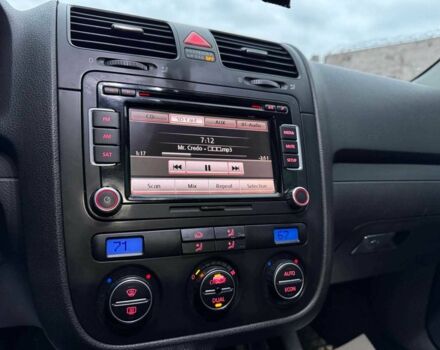 Красный Фольксваген Гольф, объемом двигателя 1.6 л и пробегом 296 тыс. км за 5990 $, фото 16 на Automoto.ua