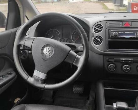 Красный Фольксваген Гольф, объемом двигателя 1.6 л и пробегом 390 тыс. км за 4600 $, фото 8 на Automoto.ua