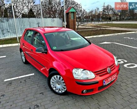 Красный Фольксваген Гольф, объемом двигателя 1.6 л и пробегом 221 тыс. км за 5999 $, фото 1 на Automoto.ua