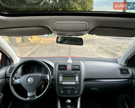 Красный Фольксваген Гольф, объемом двигателя 1.4 л и пробегом 221 тыс. км за 5599 $, фото 9 на Automoto.ua